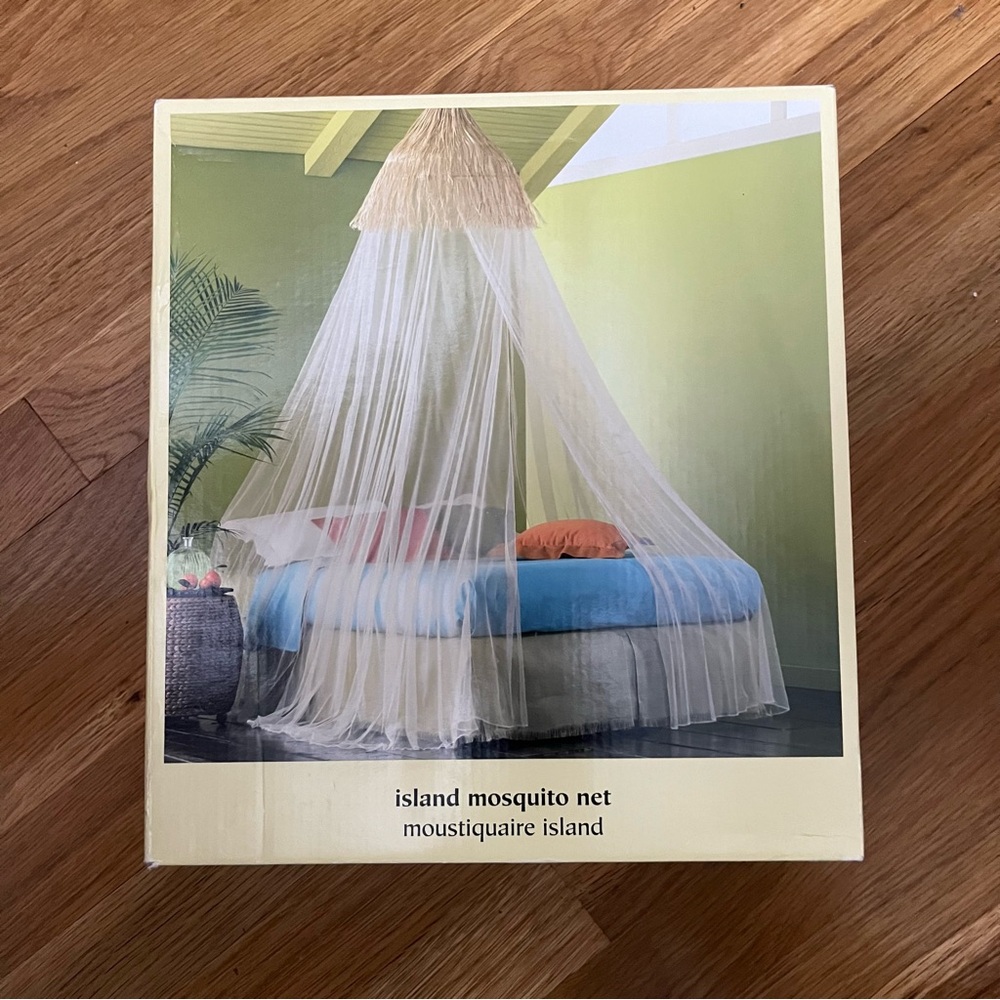 Island mosquito net by Pier One is NWT